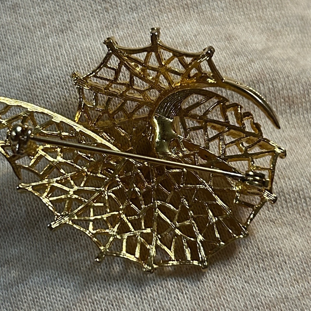 3 Vintage Gold Tone Brooch Lot Leaf,Wreath,Rhinestone Mid Century - Picture 6 of 7